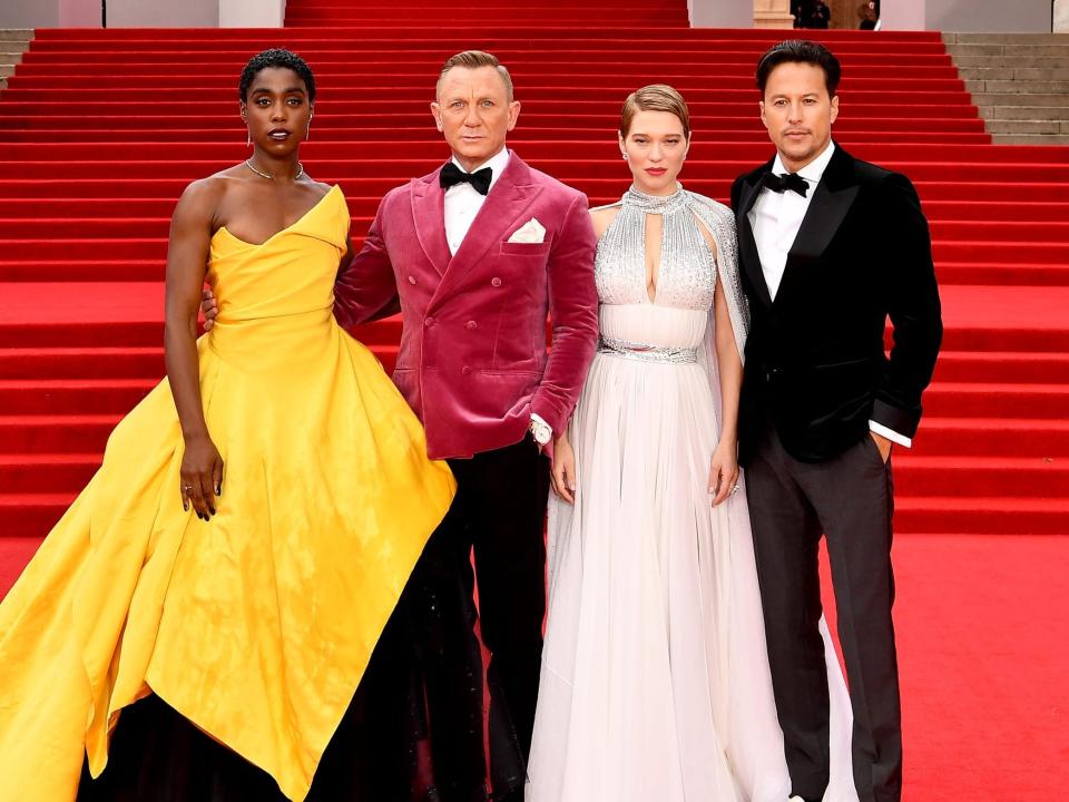 Lashana Lynch, Daniel Craig, Lea Seydoux, and Cary Joji Fukunaga staning on red carpet