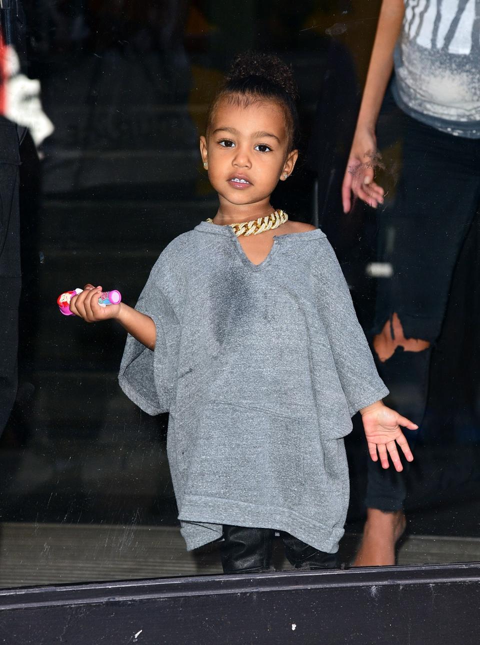 <p>Definitely inherited dad’s style for this one. With her oversized angular shaped t-shirt, and large gold chain North is looking a lot like Kanye. (Photo: Getty Images) </p>