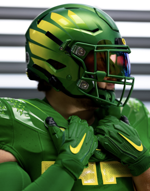 LOOK: Ducks unveil uniform combination for rivalry game vs. Oregon