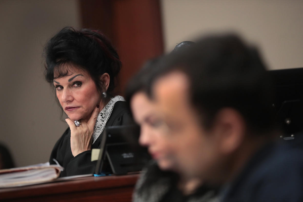 Judge Rosemarie Aquilina (L) looks at Larry Nassar (R) as he listens to a victim's impact statement.&nbsp; (Photo: Scott Olson via Getty Images)