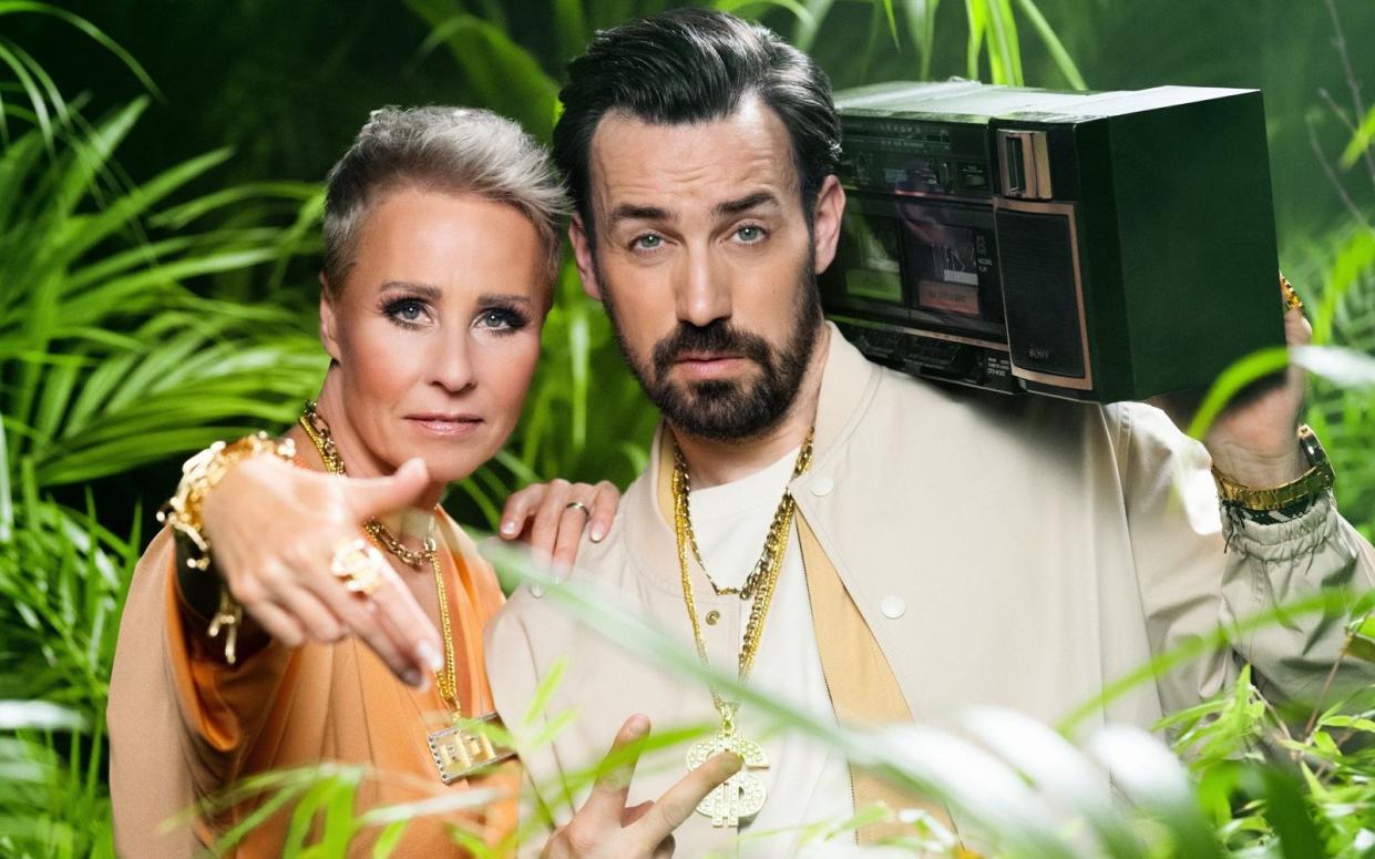 Sonja Zietlow und Jan Köppen moderieren die neue Staffel des RTL-Dschungelcamps. (Bild: RTL / Ruprecht Stempell)