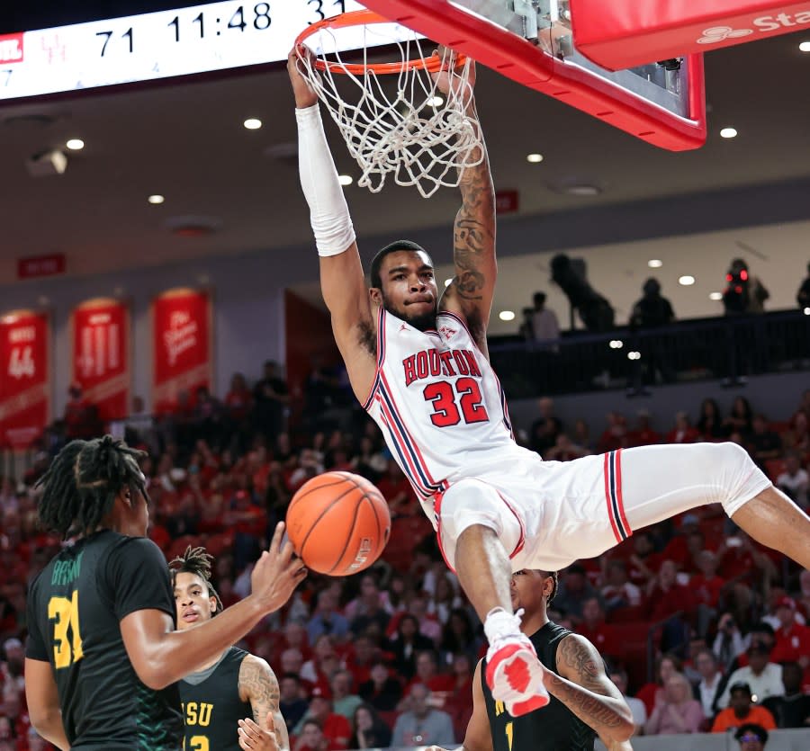 Reggie Chaney #32 of the Houston Cougars dunks over Cahiem Brown #31 of the Norfolk State Spartans during the second half at Fertitta Center on November 29, 2022 in Houston, Texas. (Photo by Bob Levey/Getty Images)