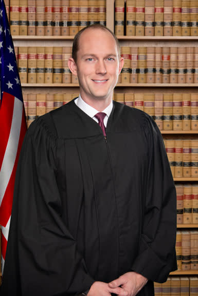 負責此案的法官麥考菲年僅34歲，就任僅半年。（圖／翻攝自富爾頓郡高等法院官網）