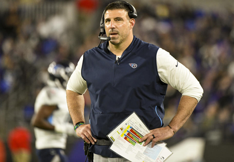 Tennessee Titans head coach Mike Vrabel had a run-in with an official. (Mark Goldman/Icon Sportswire via Getty Images)
