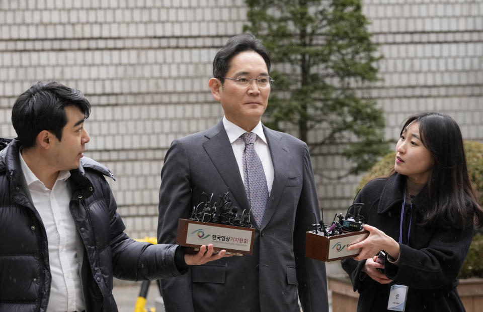 Samsung Electronics Chairman Lee Jae-yong, center, arrives at the Seoul Central District Court in Seoul, South Korea, Monday, Feb. 5, 2024. A Seoul court acquitted Lee of financial crimes. (AP Photo/Ahn Young-joon)