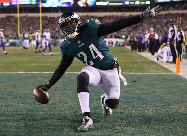 Corey Graham of the Philadelphia Eagles celebrates his fourth quarter interception against the Minnesota Vikings in the NFC Championship game