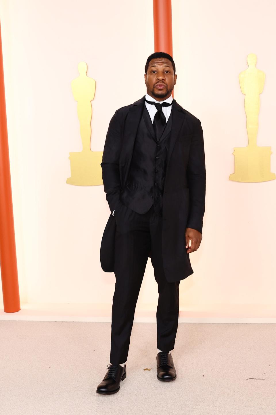 Jonathan Majors attends the 2023 Academy Awards.