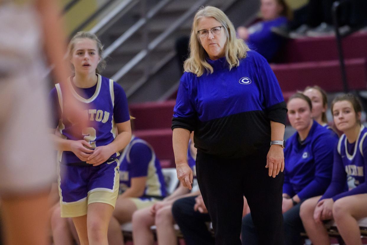 Canton basketball coach Maribeth Dura talks with sophomore guard Brooklyn Dennis as the Little Giants battle Dunlap in the second half Thursday, Dec. 15, 2022 at Dunlap High School. The Eagles defeated the Little Giants 68-53.