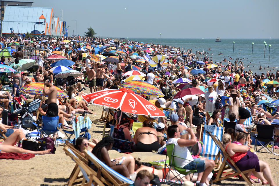 Playas abarrotadas en Reino Unido en plena desescalada