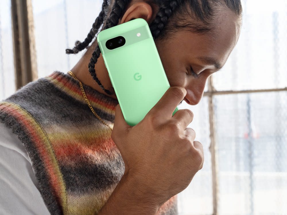 Das Pixel 8a wird, neben drei anderen, in der auffälligen Farbe Aloe angeboten. (Bild: Google)