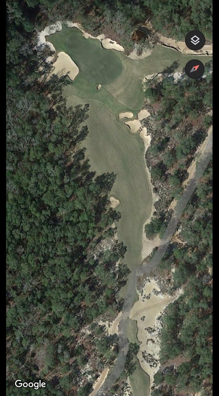 El veterano de la industria del golf hace su primer ace en un par 4, y Bill Murray lo abofetea