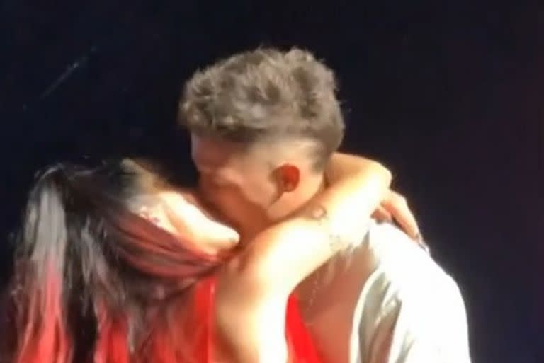 Beso a beso: Lali y Santi Maratea