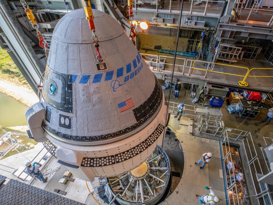 boeing cst 100 starliner spaceship nasa commercial crew program ccp orbital flight test oft preparation KSC 20191121 PH CSH02_0079_B_orig