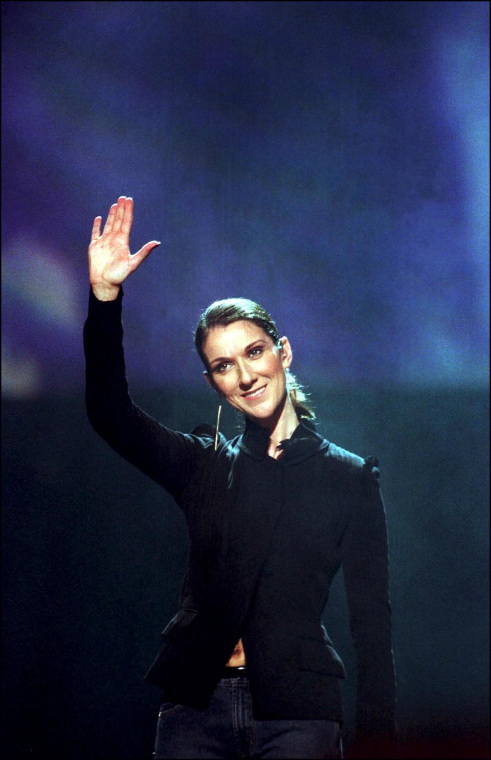 CANADA - SEPTEMBER 28:  Quebec-New York benefit concert to the World Trade Center victims' families In Montreal, Canada On September 28, 2001-Celine Dion.  (Photo by Michel PONOMAREFF/PONOPRESSE/Gamma-Rapho via Getty Images)