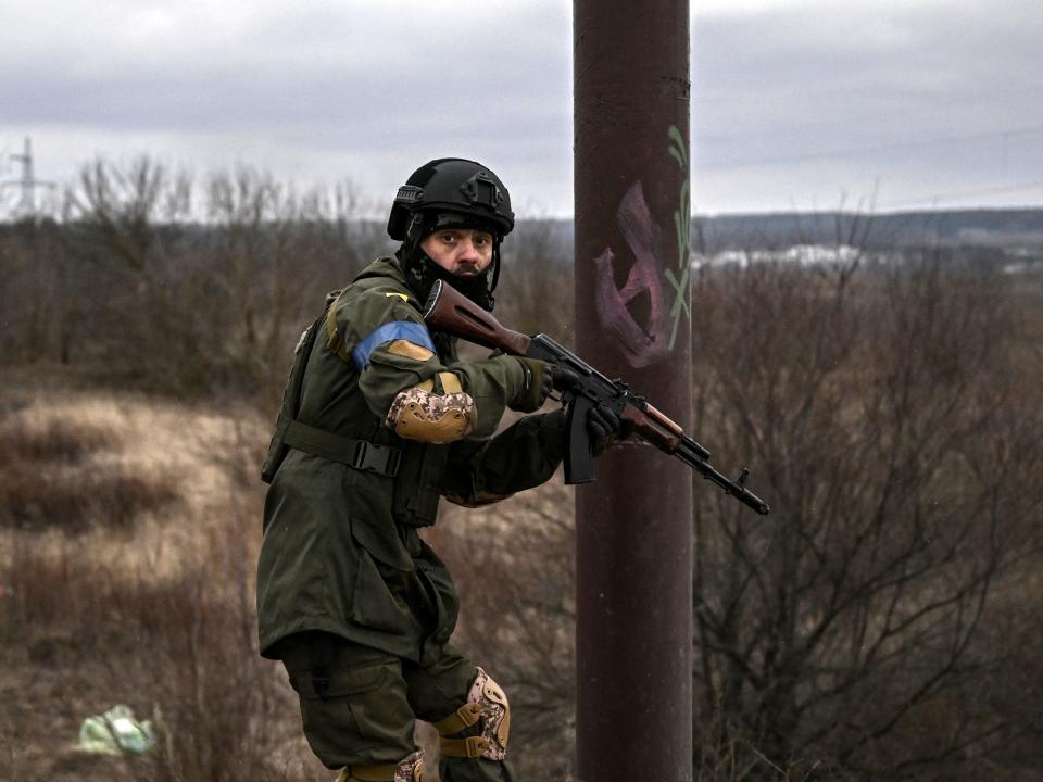 soldier in ukraine war