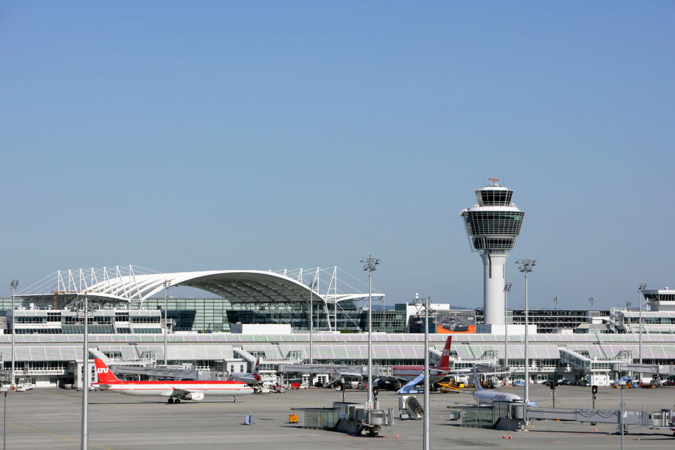 Noch besser ist nur der Flughafen in München, der mit erstklassigen Noten daher kommt. Flugangebot, Aufenthaltsqualität und Service sind sehr gut, die Prozesse laufen gut. Klarer Testsieger.