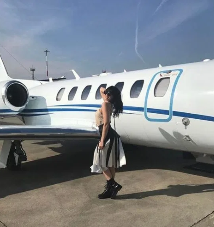 Model Daisy Lower private jet photo