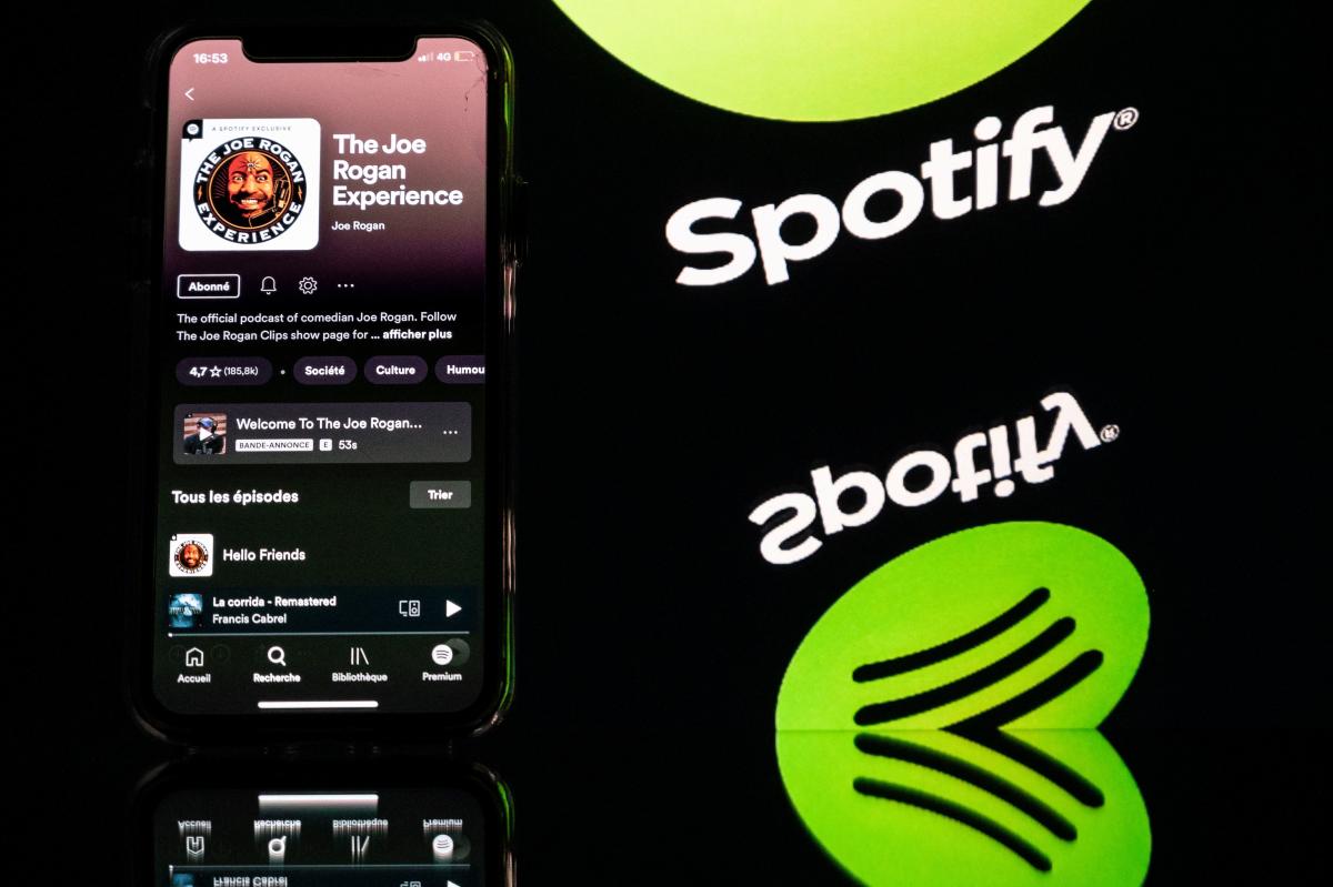 No, Spotify didn't pull Joe Rogan's podcast