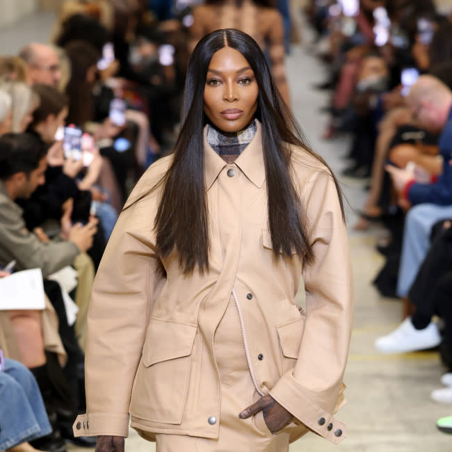 Naomi Campbell firma con PrettyLittleThing credit:Bang Showbiz