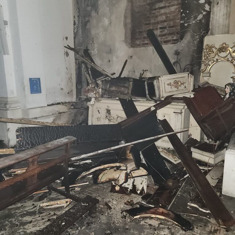 Así había quedado la iglesia tras el incendio