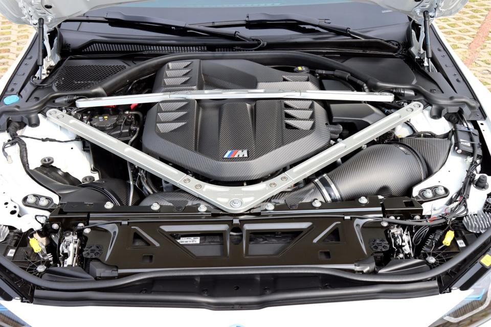M3 Touring Competition搭載代號為S58B30的3.0升直列6缸雙渦輪引擎，可輸出最大馬力510ps，最大扭力66.3kgm，由時速0加速至100 km/h僅需3.6秒即可達成，時速0到200 km/h甚至只需12.9秒。