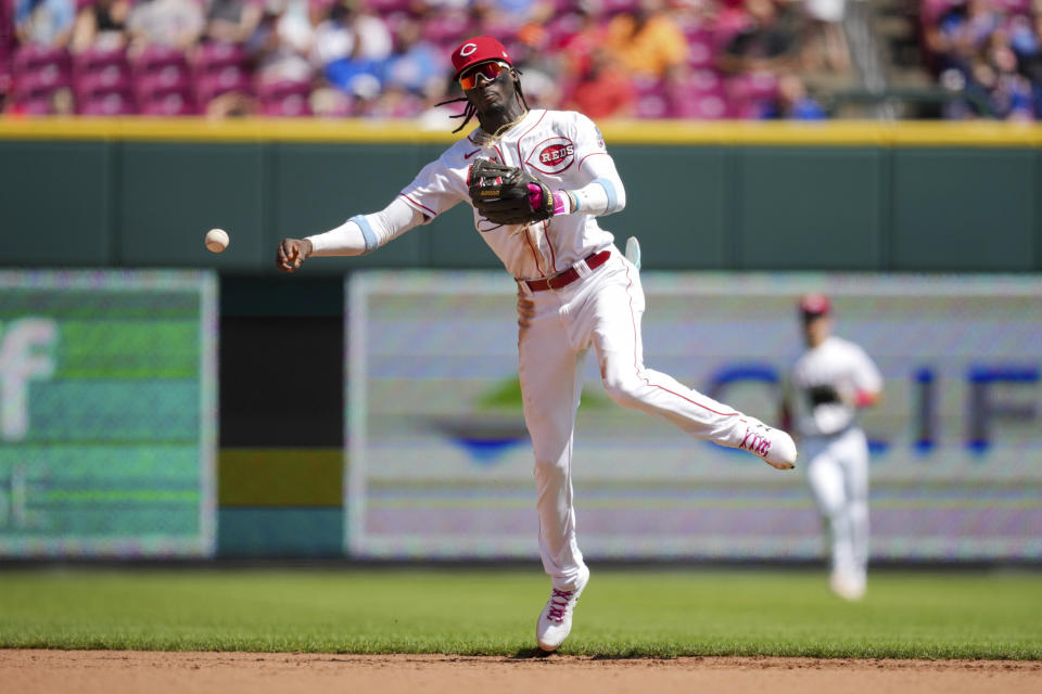 Cincinnati Reds' Elly De La Cruz fields the ball hit for a single by Chicago Cubs' Nick Madrigal during the fifth inning of the first game of a baseball double header in Cincinnati, Friday, Sep. 1, 2023. (AP Photo/Aaron Doster)