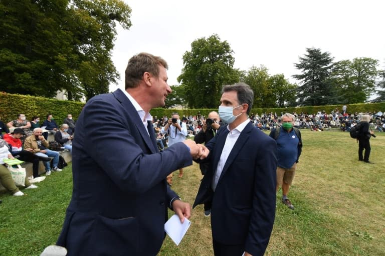 Les deux favoris à la primaire écologiste, Yannick Jadot (g) et Eric Piolle aux Journées d'été des écologistes à Poitiers le 19 août 2021  - MEHDI FEDOUACH © 2019 AFP