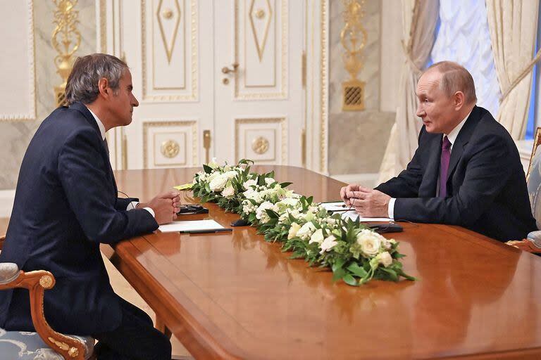 El presidente ruso, Vladimir Putin, durante la reunión con Rafael Grossi, director de la Agencia de Energía Atómica de la ONU