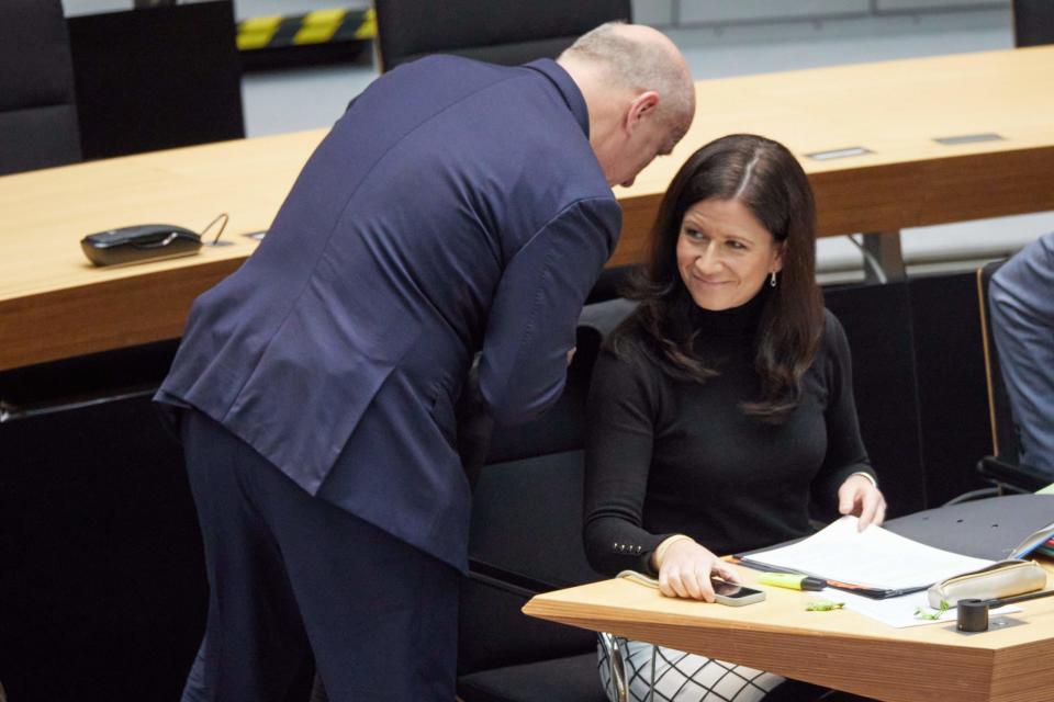 Senatorin Katharina Günther-Wünsch mit Kai Wegner - Copyright: picture alliance/dpa | Jörg Carstensen