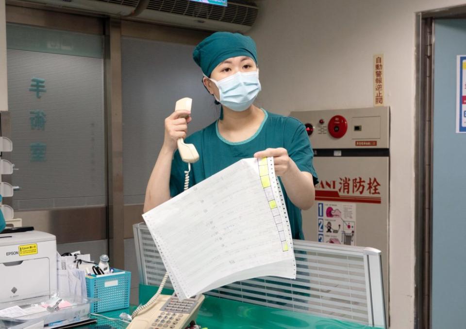 光田綜合醫院護理師黃鈺茹，在懷孕５個月時全家都染疫，最後靠著意志力撐過染疫的煎熬。（記者陳金龍攝）