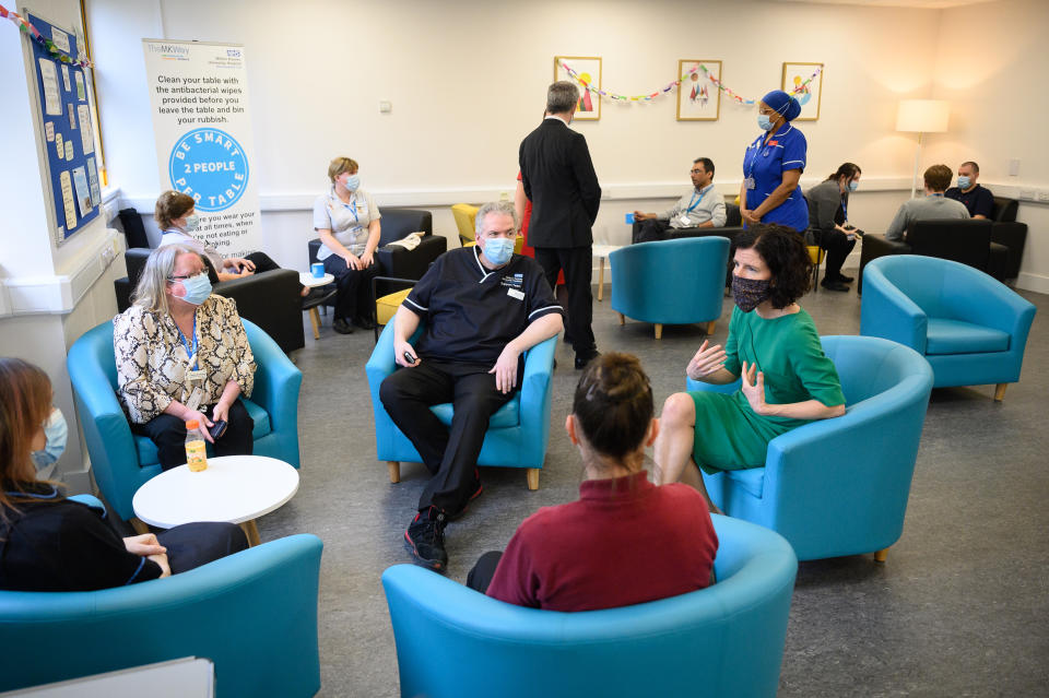 <p>MILTON KEYNES, ENGLAND - MARCH 19: Shadow Chancellor Anneliese Dodds (seated, right) speaks with medical staff during a visit to Milton Keynes University Hospital on March 19, 2021 in Milton Keynes, England. The Labour Party have said that the upcoming local elections are an opportunity to send a message to the Government on how they feel the NHS is currently being supported and funded, following criticism of the proposed capped 1% pay rise for NHS workers. (Photo by Leon Neal/Getty Images)</p>
