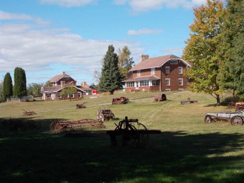 Granot Loma — Farmyard Full of Antiques