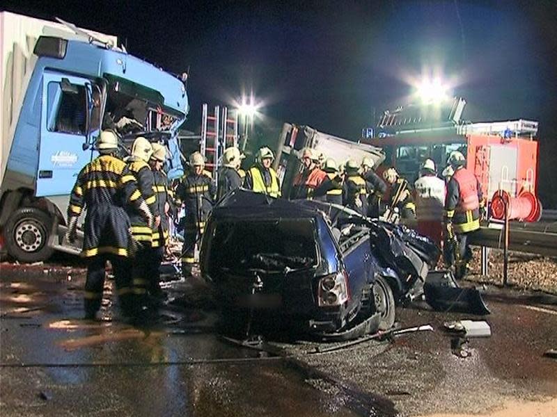 Auch hier war Alkohol im Spiel: Unfallort auf der Autobahn 4 bei Bad Hersfeld. Foto: Klaus Dehnhard/Archiv