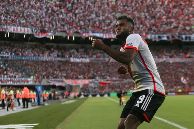 Borja y su festejo a lo colibrí tras marcar el 1-0 para River