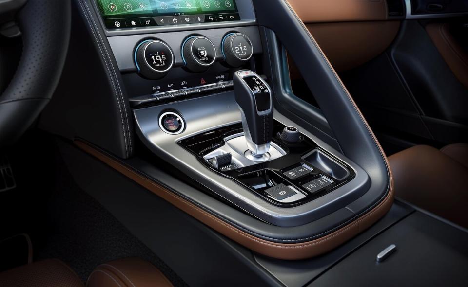 Jag_F-TYPE_21MY_Reveal_Image_Detail_CentreConsole_02.12.19_04.jpg