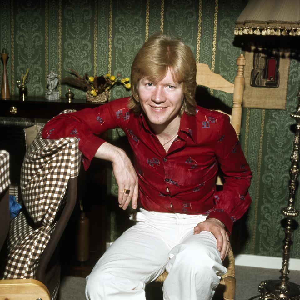 Portrait of British-based disc jockey & television broadcaster David Jensen, known as the time as Kid Jensen, as he poses at home, London, England, 1978. (Photo by George Wilkes/Hulton Archive/Getty Images)