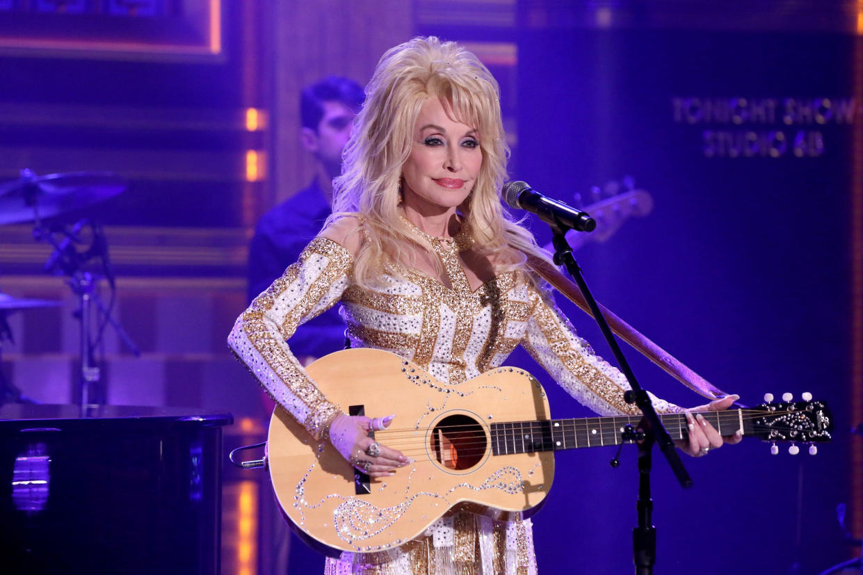 Musical guest Dolly Parton performs on The Tonight Show Starring Jimmy Fallon (Andrew Lipovsky / NBC / NBCU Photo Bank)