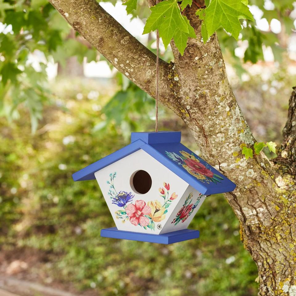 patio decor ideas bird feeder