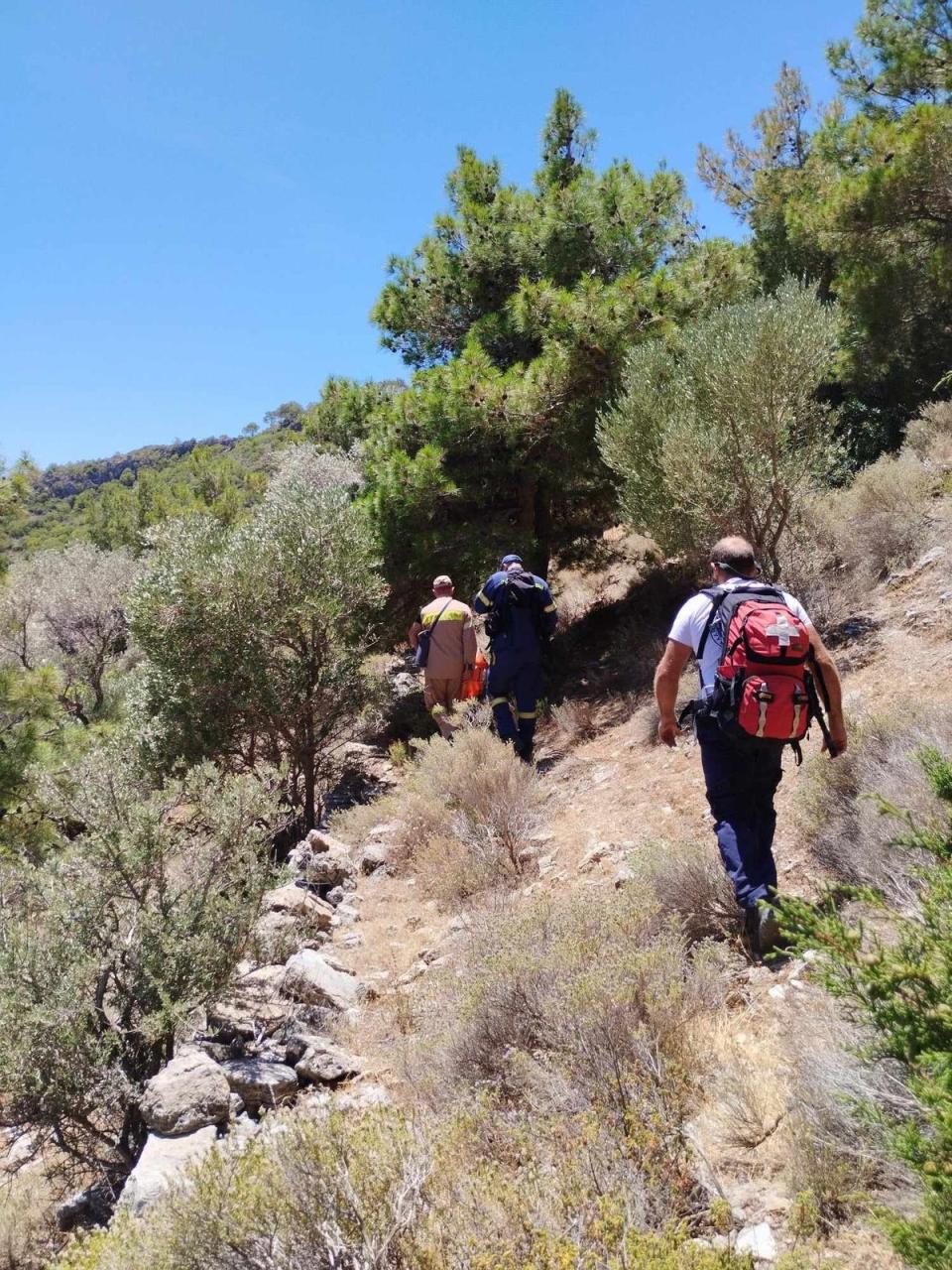 Searchers head to the spot to find the man’s body (Hellenic Rescue Team of Samos)