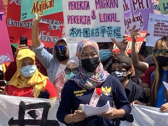 印尼籍移工媽媽Feni呼籲政府儘速通過家事服務法。（Photo by 林志怡／台灣醒報）