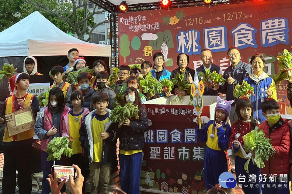 「桃園市農聖誕市集」於桃園市立圖書總館盛大登場。