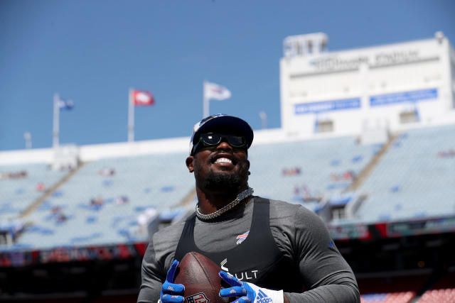 Bills' Von Miller shows off Josh Allen t-shirt on GMFB (video)