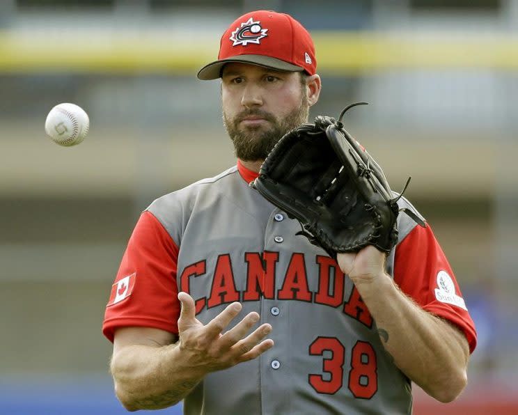 Former Dodger pitcher Eric Gagne walks from the field before an News  Photo - Getty Images