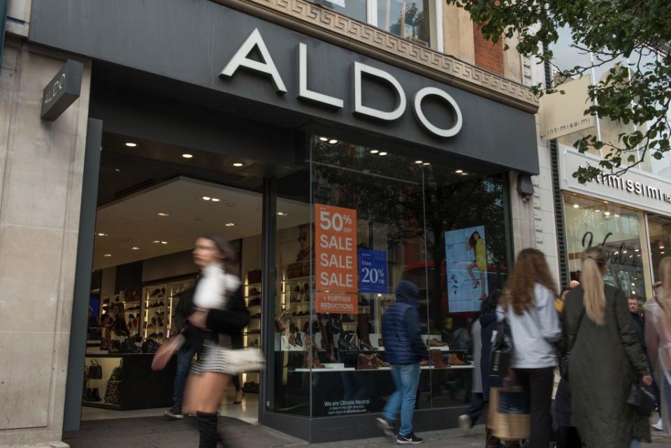 32) ALDO