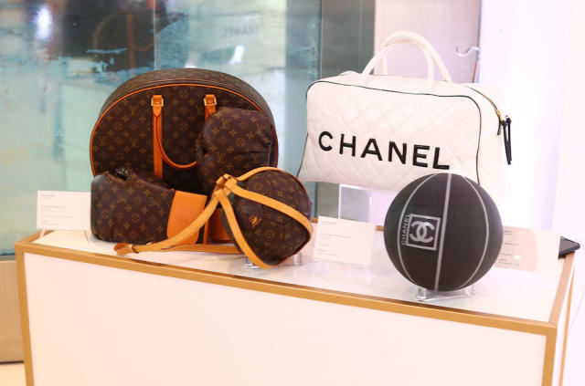 chanel tweed shoulder bag