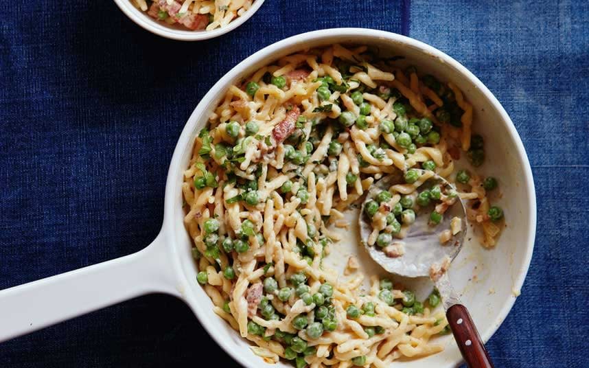 Pasta with bacon, peas and cream - Yuki Sugiura