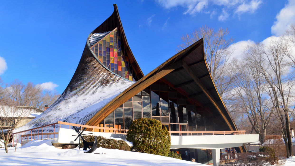 Darien, CT, USA January 26, 2014 The modern Rowayton United Church in Darien, Connecticut sits under a blanket of fresh snow - Image.