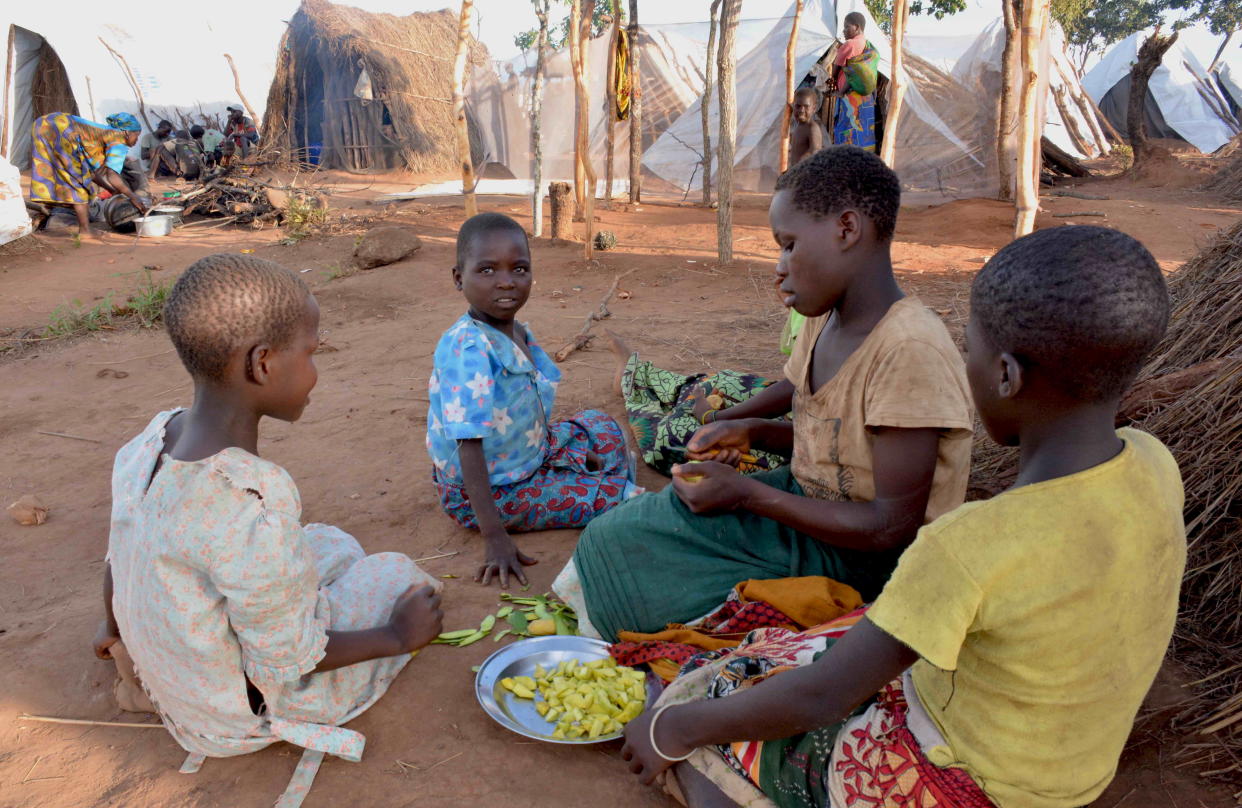 Tausende Menschen sind in Mosambik bereits vor den Milizen geflohen unbd leben in Lagern in anderen Teilen des Landes oder im Nachbarland Malawi. (Bild: REUTERS/Eldson Chagara)