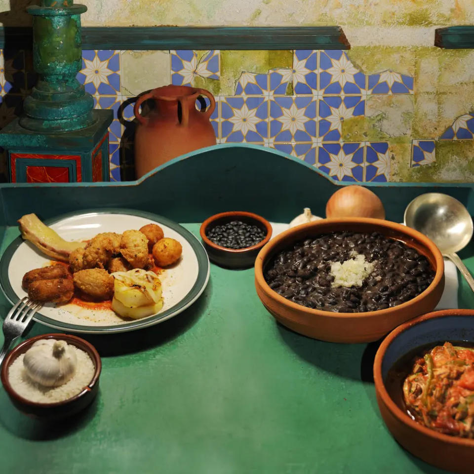 El arroz con frijoles o moros y cristianos es un platillo que no puede faltar en la cocina de Cuba