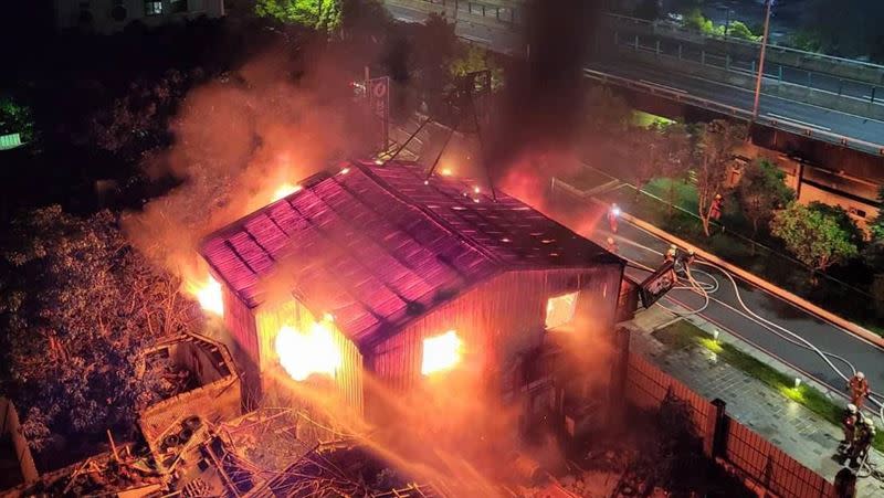 新竹市正義輪胎行遭小兒子縱火，造成8人死亡慘劇。（圖／翻攝畫面）